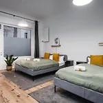 Super Zentral Super Schoener Altbau In Moabit Rostockerstrasse Im Herzen Von Fuer Bis Zu 6 Personen Appartement Berlin