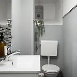 Super Zentral Super Schoener Altbau In Moabit Rostockerstrasse Im Herzen Von Fuer Bis Zu 6 Personen Berlin