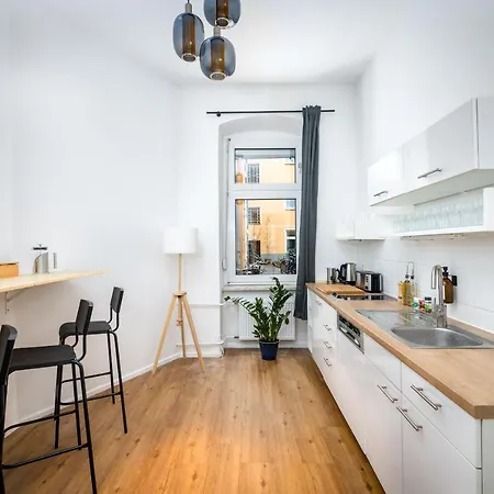 Apartman Super Zentral Super Schoener Altbau In Moabit Rostockerstrasse Im Herzen Von Fuer Bis Zu 6 Personen *