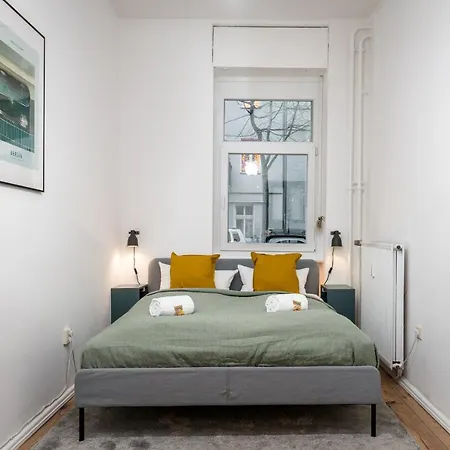 Super Zentral Super Schoener Altbau In Moabit Rostockerstrasse Im Herzen Von Fuer Bis Zu 6 Personen Appartement