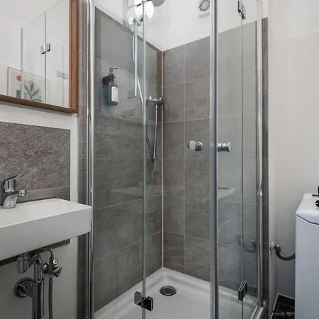 Apartamento Super Zentral Super Schöner Altbau In Moabit Rostockerstraße Im Herzen Von Für Bis Zu 6 Personen