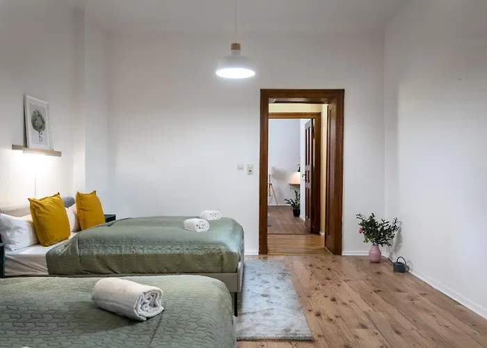 Super Zentral Super Schoener Altbau In Moabit Rostockerstrasse Im Herzen Von Fuer Bis Zu 6 Personen