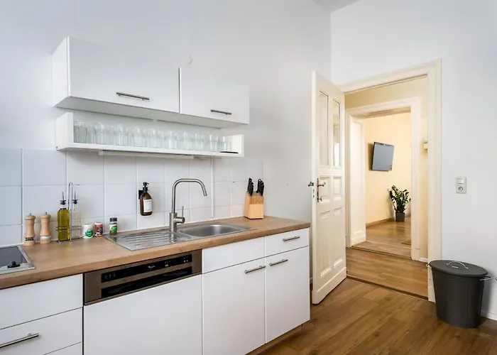 Super Zentral Super Schoener Altbau In Moabit Rostockerstrasse Im Herzen Von Fuer Bis Zu 6 Personen *